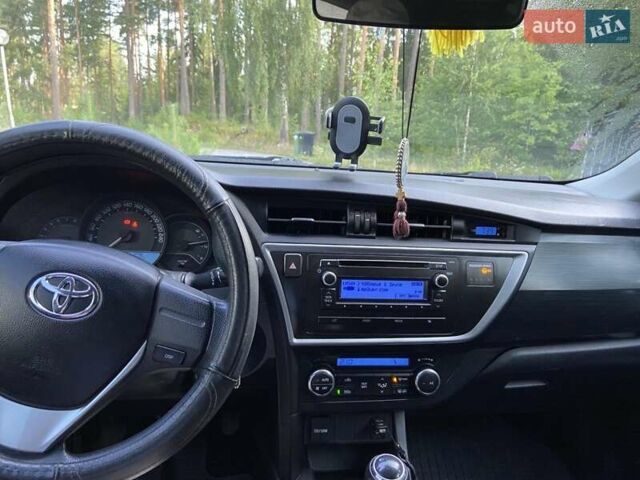 Серый Тойота Аурис, объемом двигателя 1.4 л и пробегом 179 тыс. км за 9700 $, фото 10 на Automoto.ua