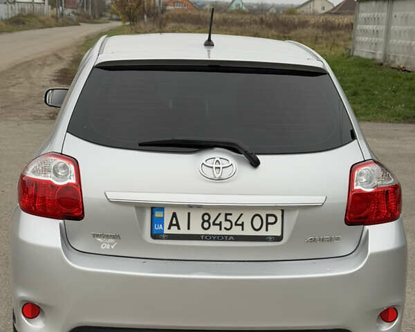 Серый Тойота Аурис, объемом двигателя 1.33 л и пробегом 272 тыс. км за 9000 $, фото 2 на Automoto.ua