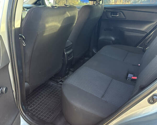 Сірий Тойота Ауріс, об'ємом двигуна 1.33 л та пробігом 202 тис. км за 8900 $, фото 15 на Automoto.ua