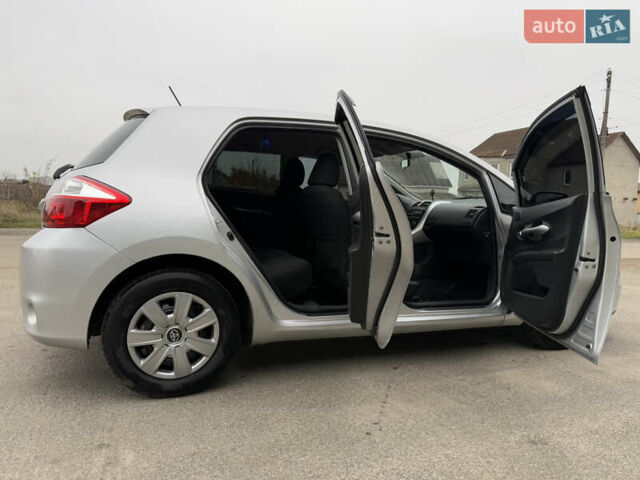 Серый Тойота Аурис, объемом двигателя 1.33 л и пробегом 272 тыс. км за 9000 $, фото 6 на Automoto.ua