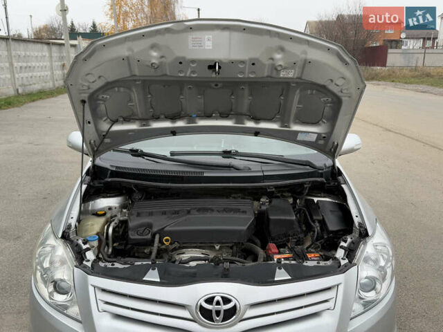 Серый Тойота Аурис, объемом двигателя 1.33 л и пробегом 272 тыс. км за 9000 $, фото 17 на Automoto.ua