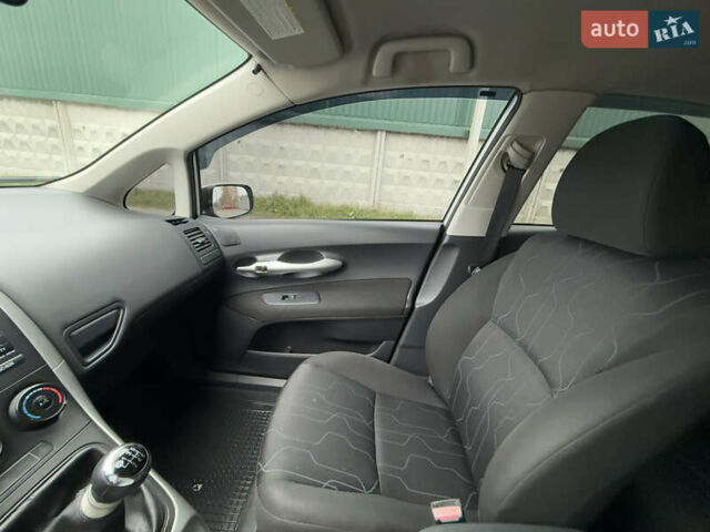 Серый Тойота Аурис, объемом двигателя 1.33 л и пробегом 272 тыс. км за 9000 $, фото 13 на Automoto.ua