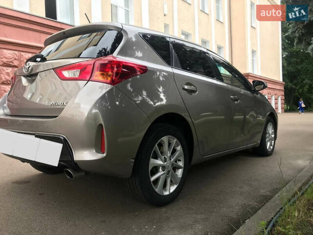 Сірий Тойота Ауріс, об'ємом двигуна 1.6 л та пробігом 300 тис. км за 11400 $, фото 1 на Automoto.ua