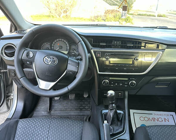 Сірий Тойота Ауріс, об'ємом двигуна 1.33 л та пробігом 202 тис. км за 8900 $, фото 10 на Automoto.ua