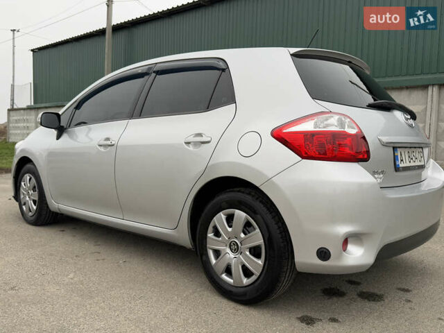 Серый Тойота Аурис, объемом двигателя 1.33 л и пробегом 272 тыс. км за 9000 $, фото 5 на Automoto.ua