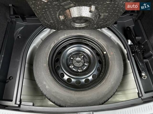 Сірий Тойота Ауріс, об'ємом двигуна 1.3 л та пробігом 63 тис. км за 9800 $, фото 47 на Automoto.ua