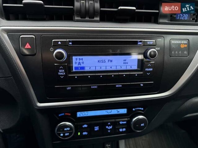 Сірий Тойота Ауріс, об'ємом двигуна 1.3 л та пробігом 63 тис. км за 9800 $, фото 42 на Automoto.ua