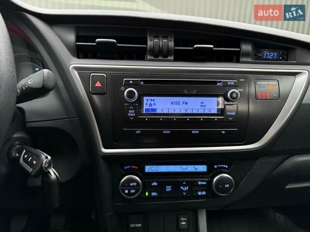 Сірий Тойота Ауріс, об'ємом двигуна 1.3 л та пробігом 63 тис. км за 9800 $, фото 34 на Automoto.ua