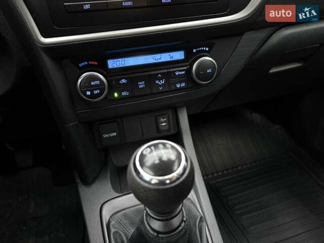 Сірий Тойота Ауріс, об'ємом двигуна 1.3 л та пробігом 63 тис. км за 9800 $, фото 35 на Automoto.ua