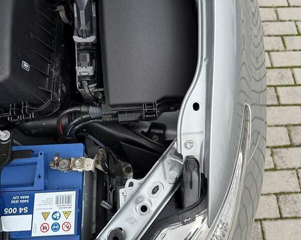 Сірий Тойота Ауріс, об'ємом двигуна 1.3 л та пробігом 63 тис. км за 9800 $, фото 44 на Automoto.ua