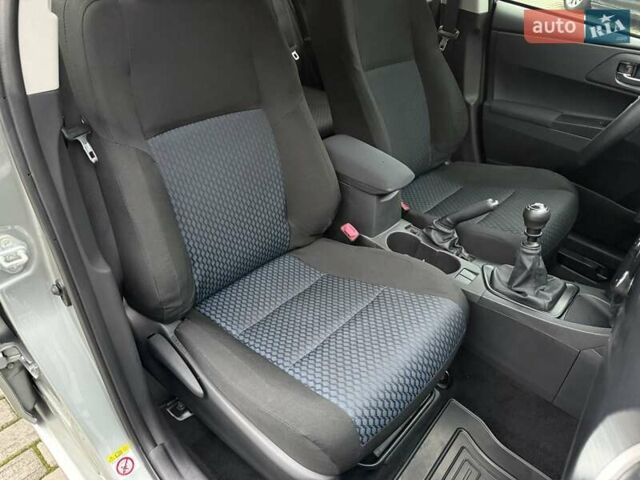 Сірий Тойота Ауріс, об'ємом двигуна 1.3 л та пробігом 63 тис. км за 9800 $, фото 28 на Automoto.ua