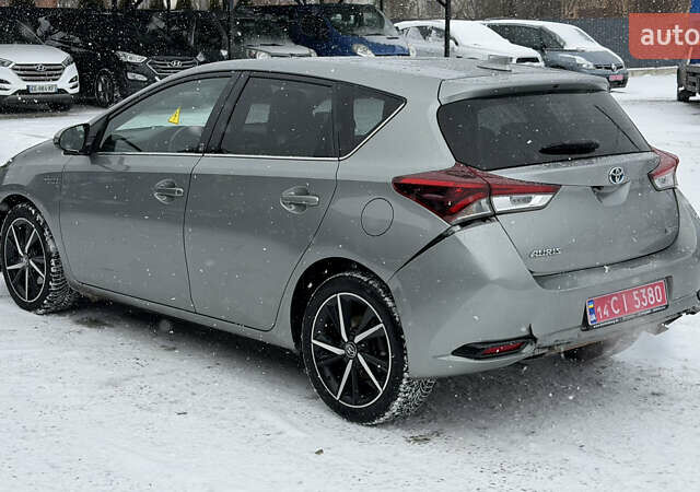 Сірий Тойота Ауріс, об'ємом двигуна 1.8 л та пробігом 190 тис. км за 16250 $, фото 4 на Automoto.ua