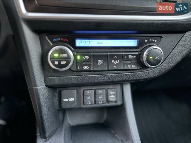 Серый Тойота Аурис, объемом двигателя 2 л и пробегом 185 тыс. км за 11999 $, фото 38 на Automoto.ua
