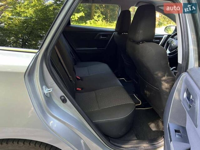 Сірий Тойота Ауріс, об'ємом двигуна 1.36 л та пробігом 215 тис. км за 8300 $, фото 19 на Automoto.ua