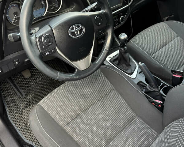 Сірий Тойота Ауріс, об'ємом двигуна 2 л та пробігом 225 тис. км за 11000 $, фото 10 на Automoto.ua