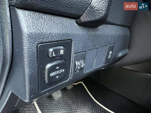 Сірий Тойота Ауріс, об'ємом двигуна 1.36 л та пробігом 215 тис. км за 8300 $, фото 26 на Automoto.ua
