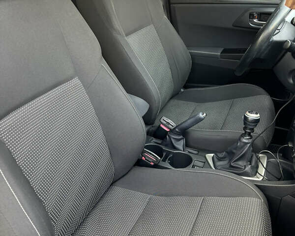 Сірий Тойота Ауріс, об'ємом двигуна 2 л та пробігом 225 тис. км за 11000 $, фото 16 на Automoto.ua