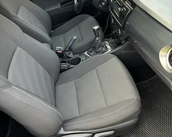 Сірий Тойота Ауріс, об'ємом двигуна 2 л та пробігом 225 тис. км за 11000 $, фото 20 на Automoto.ua