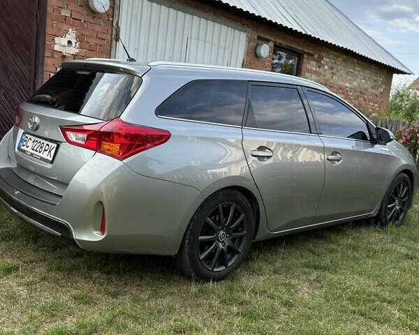 Сірий Тойота Ауріс, об'ємом двигуна 2 л та пробігом 225 тис. км за 11000 $, фото 4 на Automoto.ua