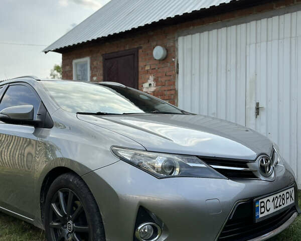 Сірий Тойота Ауріс, об'ємом двигуна 2 л та пробігом 225 тис. км за 11000 $, фото 2 на Automoto.ua