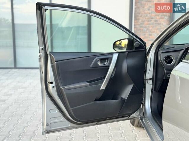 Серый Тойота Аурис, объемом двигателя 2 л и пробегом 185 тыс. км за 11999 $, фото 30 на Automoto.ua