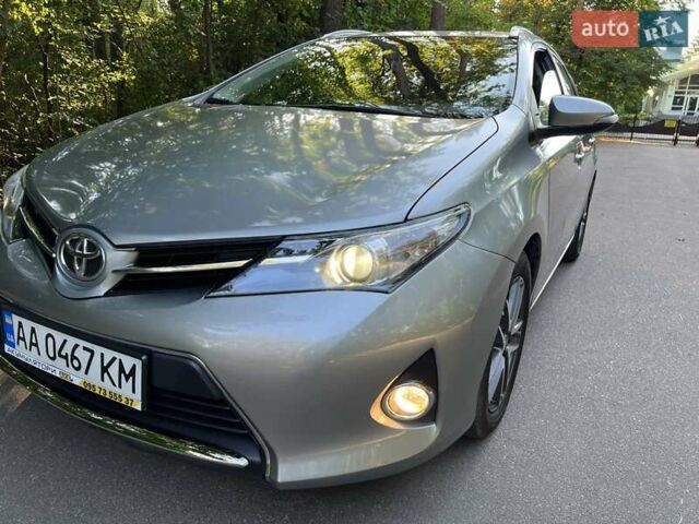 Сірий Тойота Ауріс, об'ємом двигуна 1.36 л та пробігом 215 тис. км за 8300 $, фото 1 на Automoto.ua