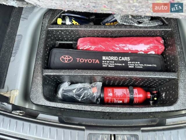 Серый Тойота Аурис, объемом двигателя 2 л и пробегом 185 тыс. км за 11999 $, фото 52 на Automoto.ua