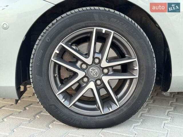 Серый Тойота Аурис, объемом двигателя 2 л и пробегом 185 тыс. км за 11999 $, фото 53 на Automoto.ua