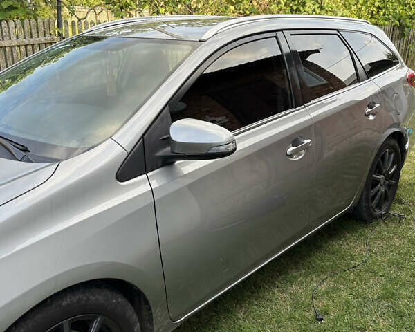 Сірий Тойота Ауріс, об'ємом двигуна 2 л та пробігом 225 тис. км за 11000 $, фото 5 на Automoto.ua