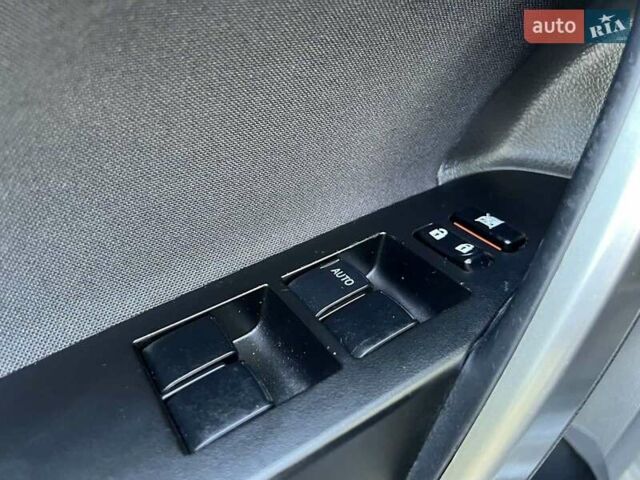 Сірий Тойота Ауріс, об'ємом двигуна 1.36 л та пробігом 215 тис. км за 8300 $, фото 21 на Automoto.ua