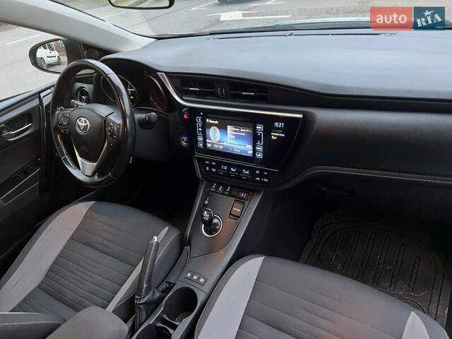 Серый Тойота Аурис, объемом двигателя 1.8 л и пробегом 261 тыс. км за 13400 $, фото 16 на Automoto.ua