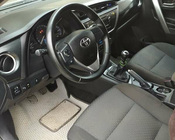 Серый Тойота Аурис, объемом двигателя 1.36 л и пробегом 252 тыс. км за 9200 $, фото 6 на Automoto.ua