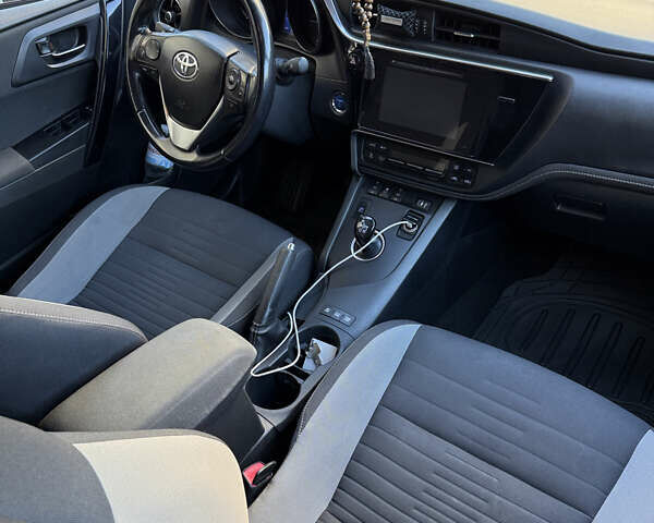 Сірий Тойота Ауріс, об'ємом двигуна 1.8 л та пробігом 257 тис. км за 12800 $, фото 9 на Automoto.ua