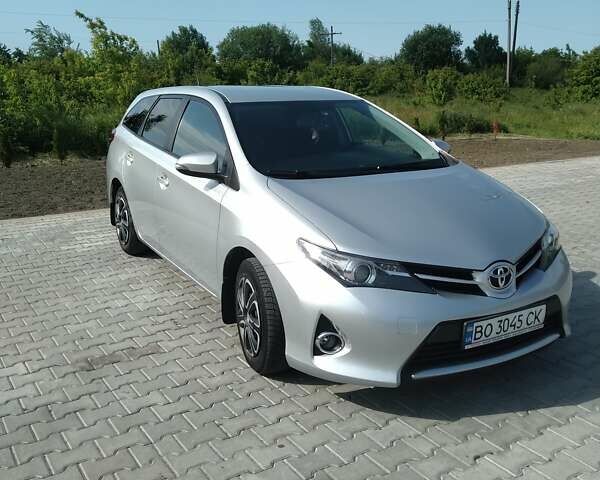 Серый Тойота Аурис, объемом двигателя 1.36 л и пробегом 252 тыс. км за 9200 $, фото 2 на Automoto.ua