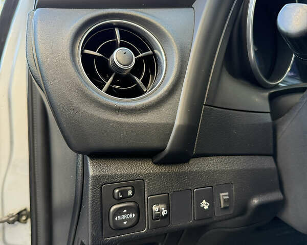 Сірий Тойота Ауріс, об'ємом двигуна 1.8 л та пробігом 257 тис. км за 12800 $, фото 15 на Automoto.ua