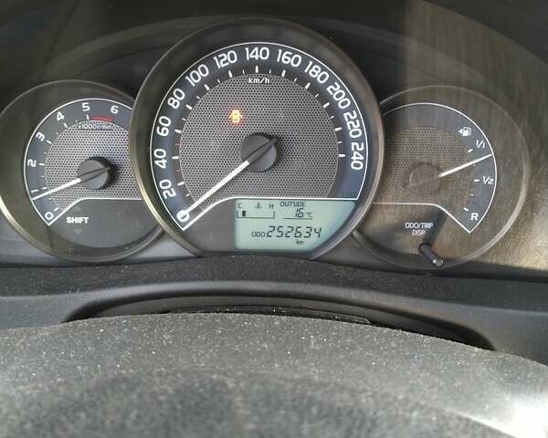 Серый Тойота Аурис, объемом двигателя 1.36 л и пробегом 252 тыс. км за 9200 $, фото 16 на Automoto.ua