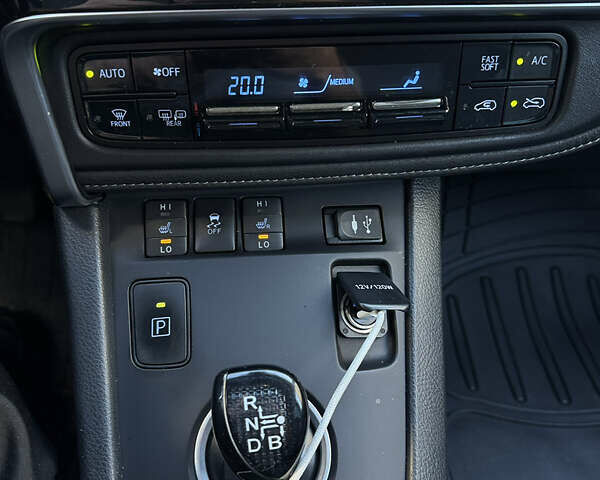 Сірий Тойота Ауріс, об'ємом двигуна 1.8 л та пробігом 257 тис. км за 12800 $, фото 22 на Automoto.ua