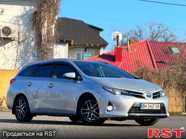 Серый Тойота Аурис, объемом двигателя 18 л и пробегом 150 тыс. км за 13300 $, фото 3 на Automoto.ua