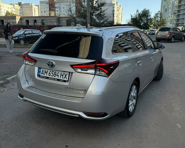 Сірий Тойота Ауріс, об'ємом двигуна 1.8 л та пробігом 257 тис. км за 12800 $, фото 5 на Automoto.ua