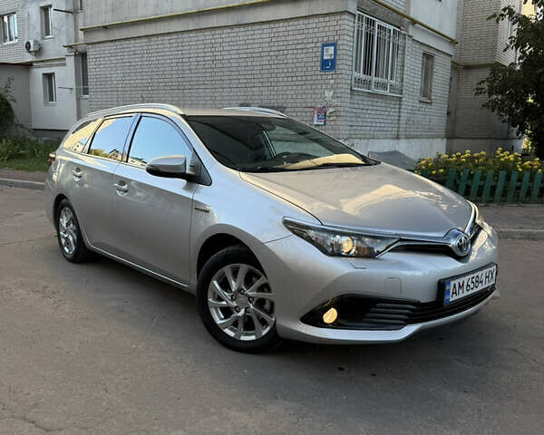 Сірий Тойота Ауріс, об'ємом двигуна 1.8 л та пробігом 257 тис. км за 12800 $, фото 2 на Automoto.ua