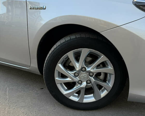 Сірий Тойота Ауріс, об'ємом двигуна 1.8 л та пробігом 257 тис. км за 12800 $, фото 3 на Automoto.ua