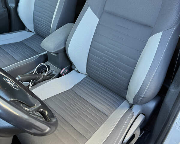 Сірий Тойота Ауріс, об'ємом двигуна 1.8 л та пробігом 257 тис. км за 12800 $, фото 11 на Automoto.ua