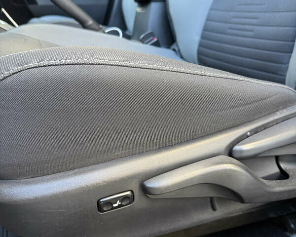 Сірий Тойота Ауріс, об'ємом двигуна 1.8 л та пробігом 257 тис. км за 12800 $, фото 13 на Automoto.ua