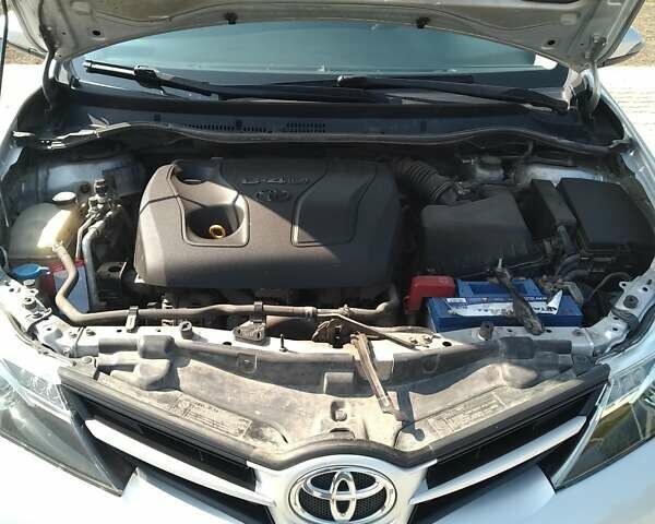 Серый Тойота Аурис, объемом двигателя 1.36 л и пробегом 252 тыс. км за 9200 $, фото 13 на Automoto.ua