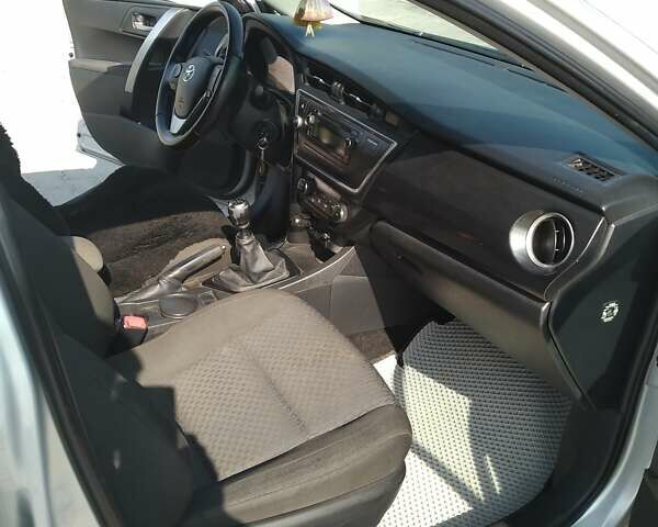 Серый Тойота Аурис, объемом двигателя 1.36 л и пробегом 252 тыс. км за 9200 $, фото 14 на Automoto.ua