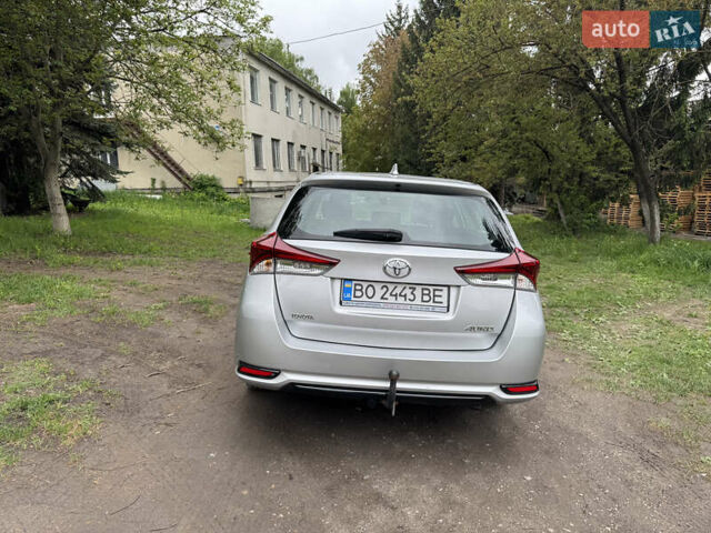 Серый Тойота Аурис, объемом двигателя 1.6 л и пробегом 175 тыс. км за 13100 $, фото 3 на Automoto.ua