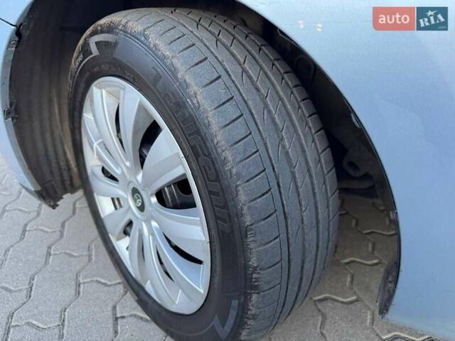 Тойота Аурис 2007 в Львове на Automoto.ua Синий Тойота Аурис, объемом двигателя 2.2 л и пробегом 215 тыс. км за 5800 $, фото 19 на Automoto.ua