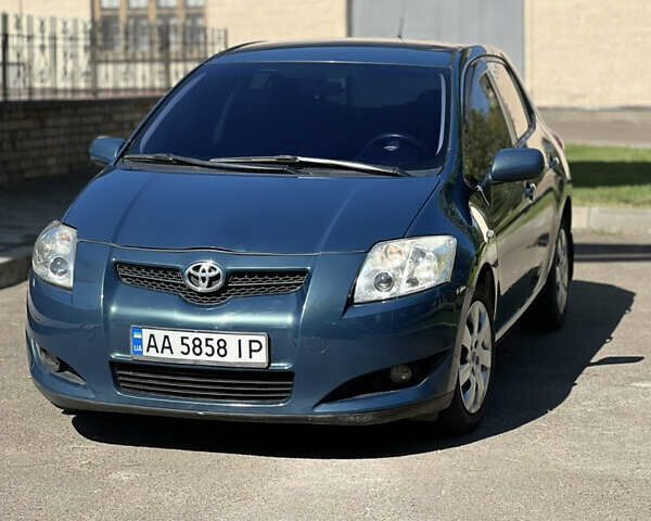 Синий Тойота Аурис, объемом двигателя 1.6 л и пробегом 245 тыс. км за 4990 $, фото 1 на Automoto.ua
