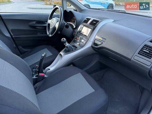 Тойота Аурис 2007 в Львове на Automoto.ua Синий Тойота Аурис, объемом двигателя 2.2 л и пробегом 215 тыс. км за 5800 $, фото 9 на Automoto.ua
