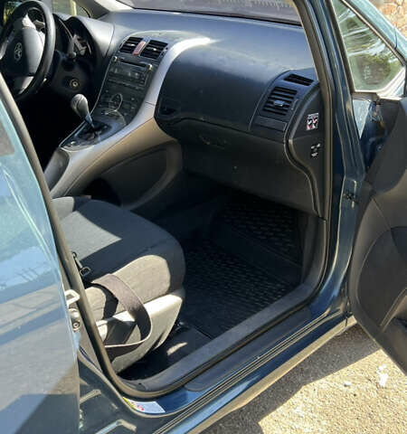 Синий Тойота Аурис, объемом двигателя 1.6 л и пробегом 245 тыс. км за 4990 $, фото 8 на Automoto.ua